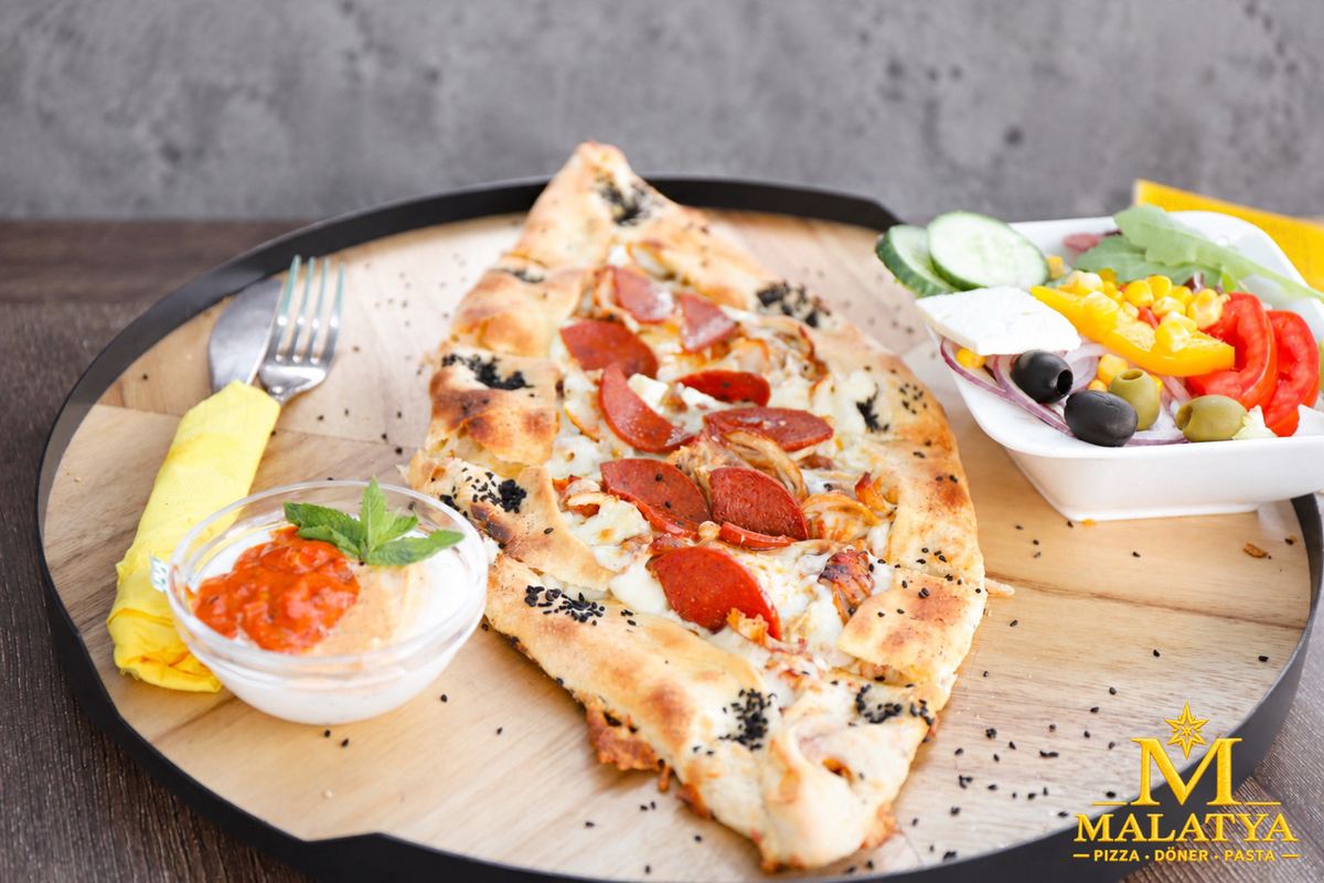Pide mit Salami von Malatya