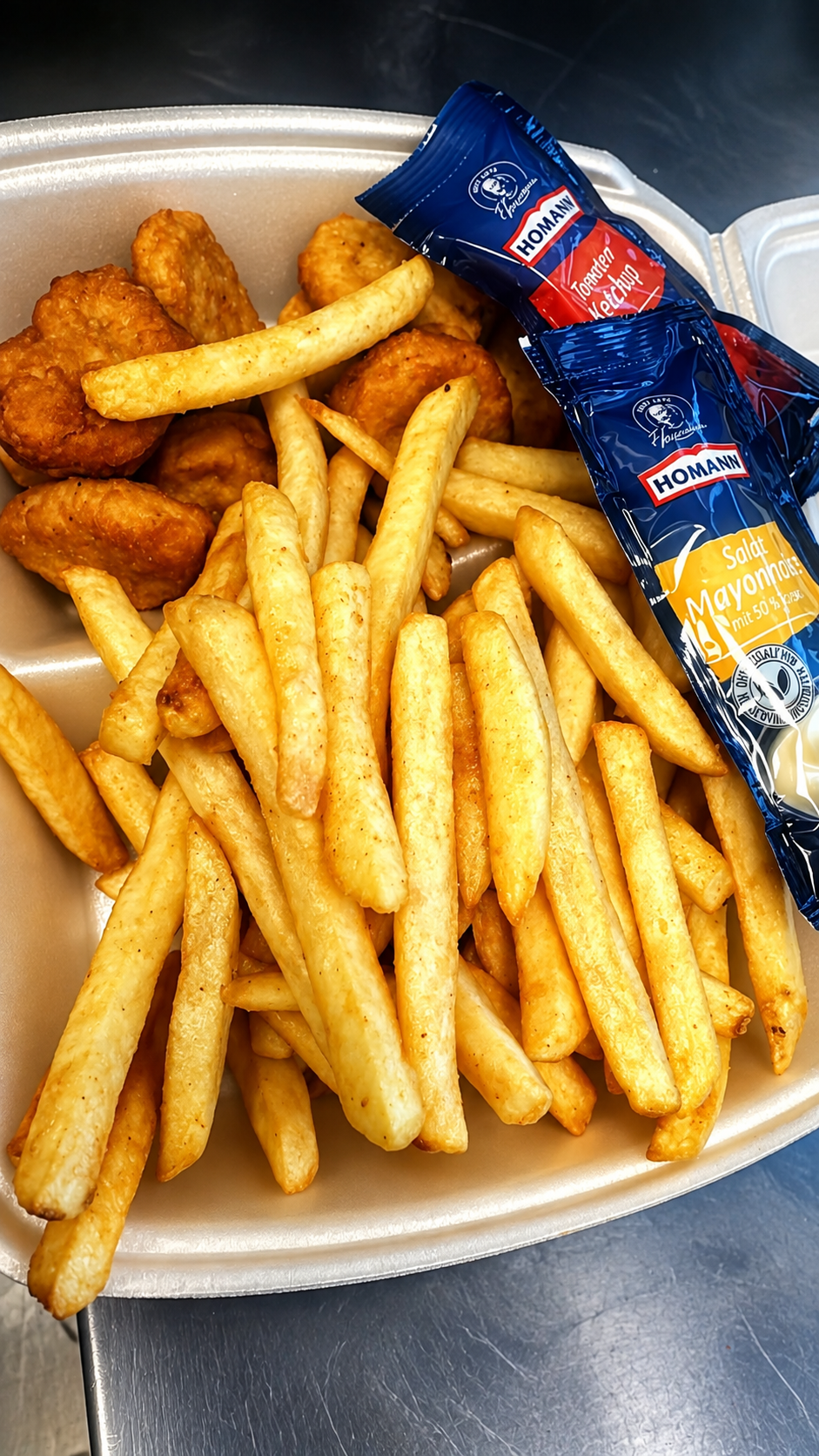 8 Chicken Nuggets mit Pommes von Malatya